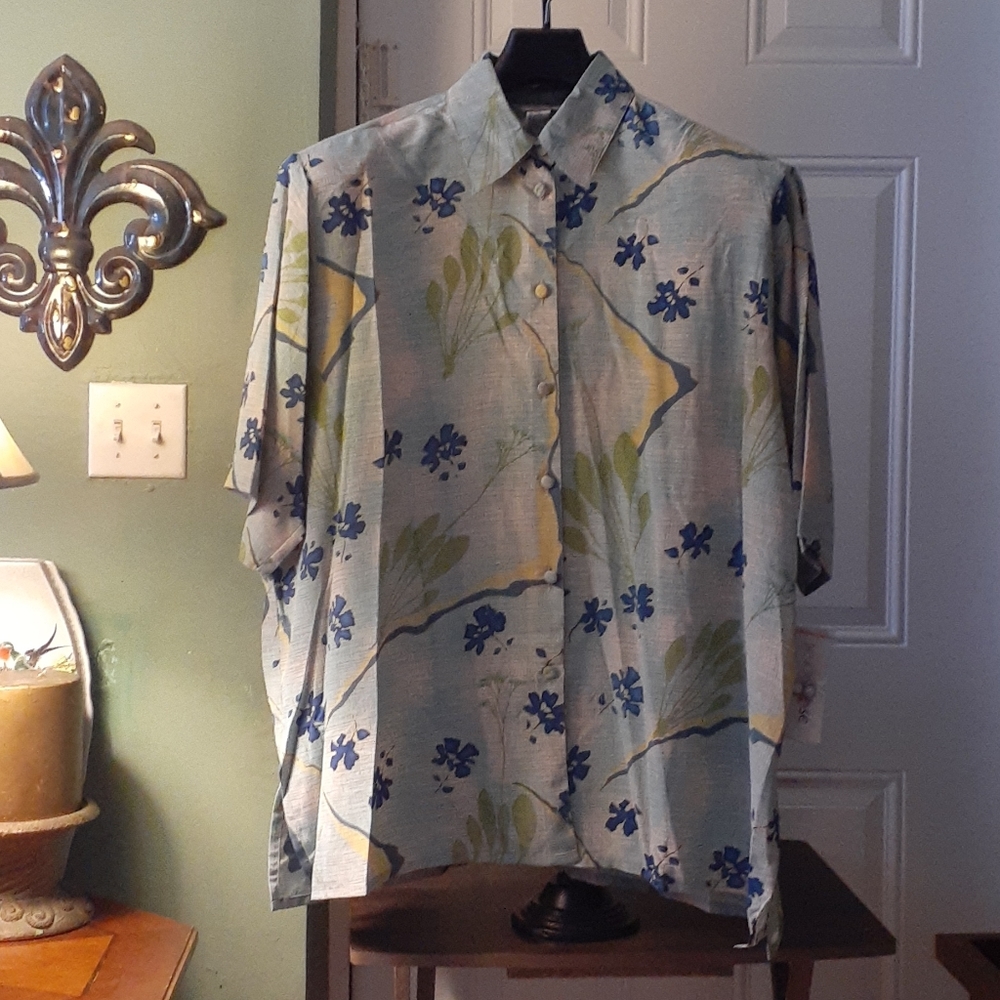 Beverly Rose short sleeve blouse